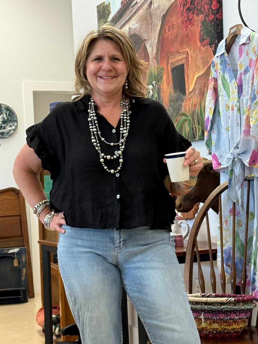 linen-top-flutter-sleeve-black linen-top-flutter-sleeve-black